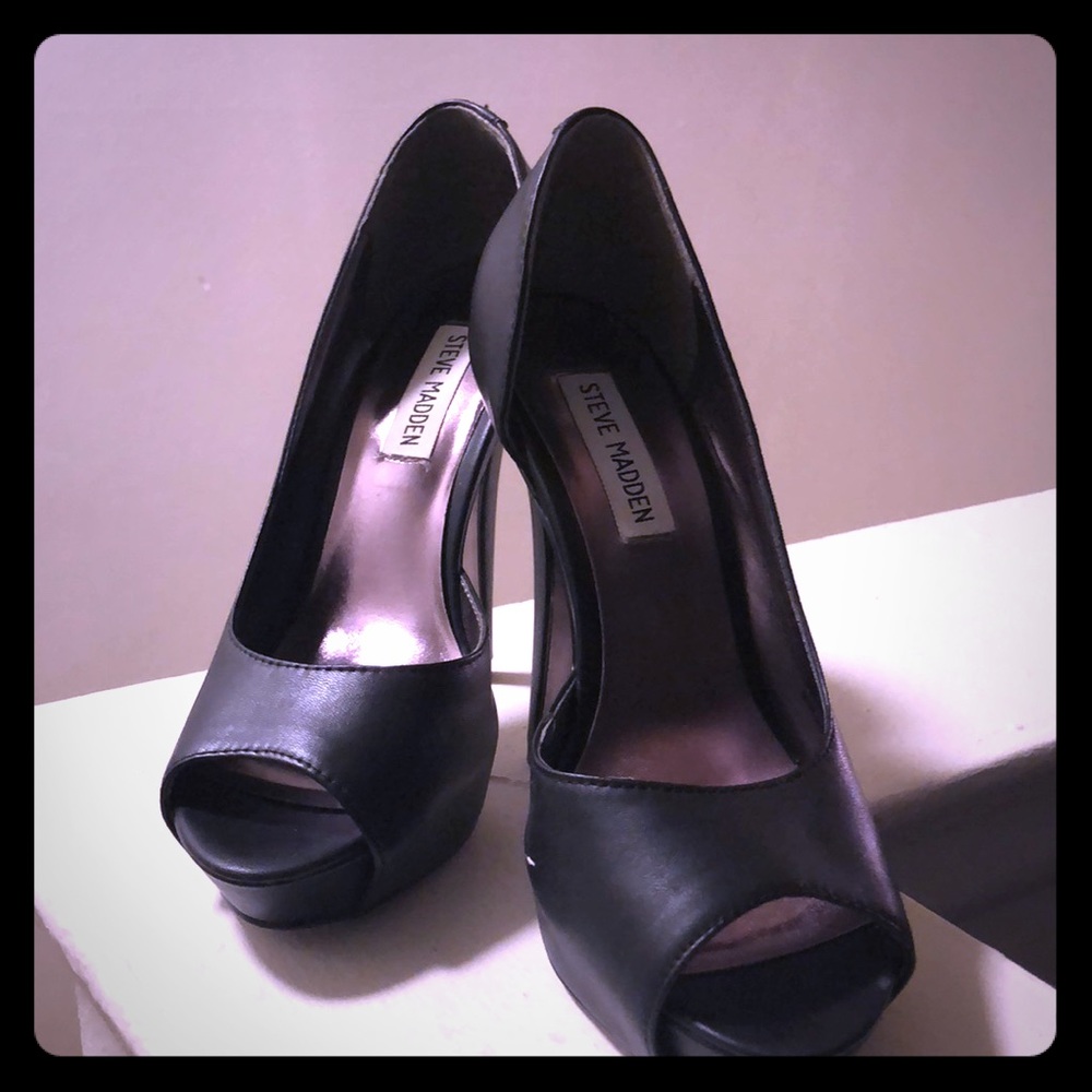 Steve Madden Black leather heels